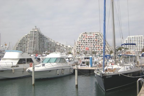 j11 la grande motte pyramides